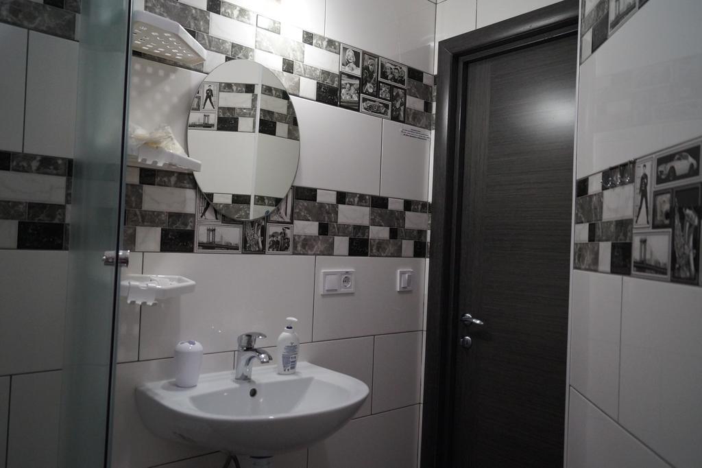 Skyhome Mini-Hotel Киев Екстериор снимка